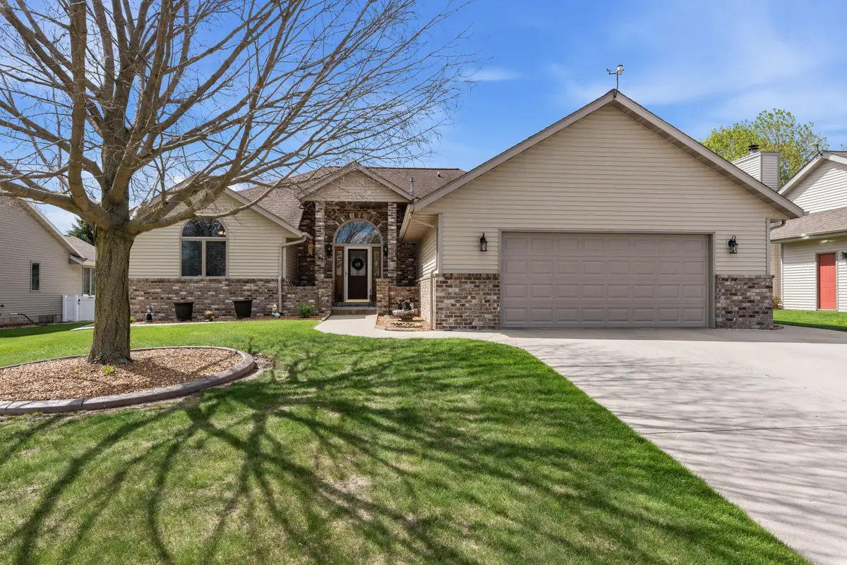 489 Braatz Dr, Kewaskum, WI 53040 - #1