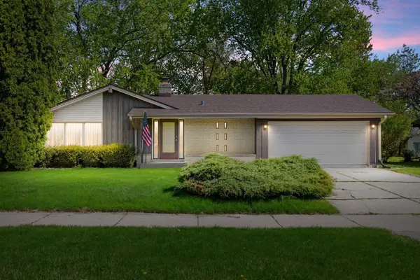 524 E Forest Hill Ave, Oak Creek, WI 53154