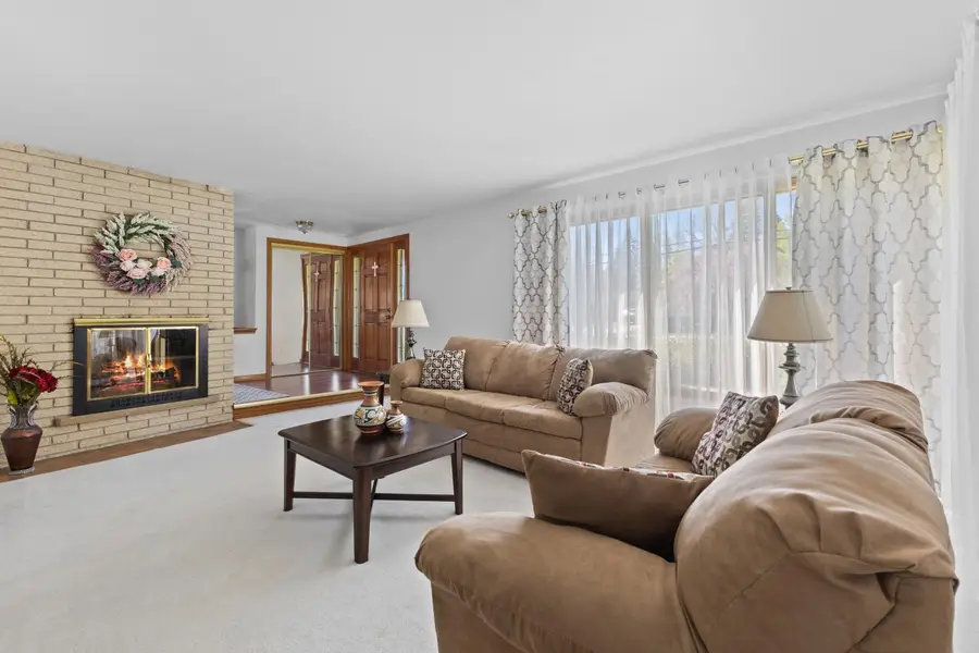 524 E Forest Hill Ave, Oak Creek, WI 53154 - #2