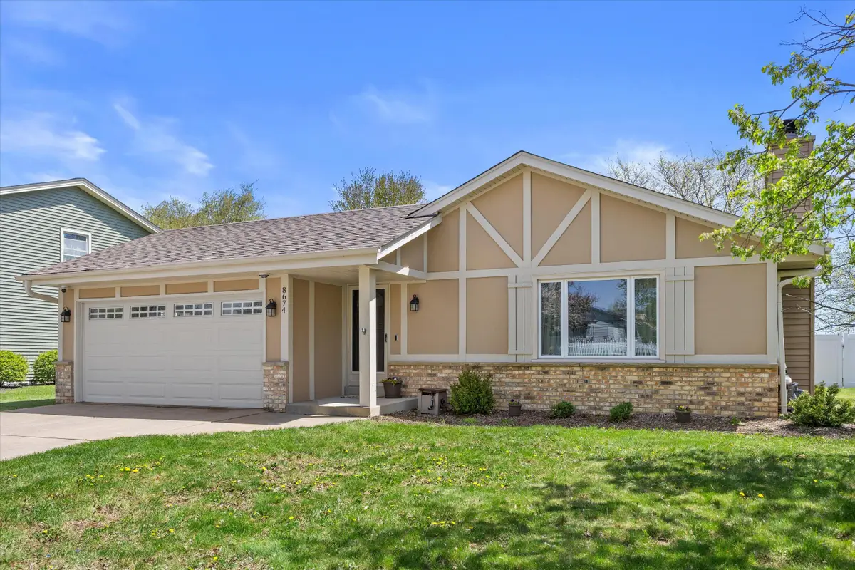 8674 S Wildwood Dr, Oak Creek, WI 53154 - #1