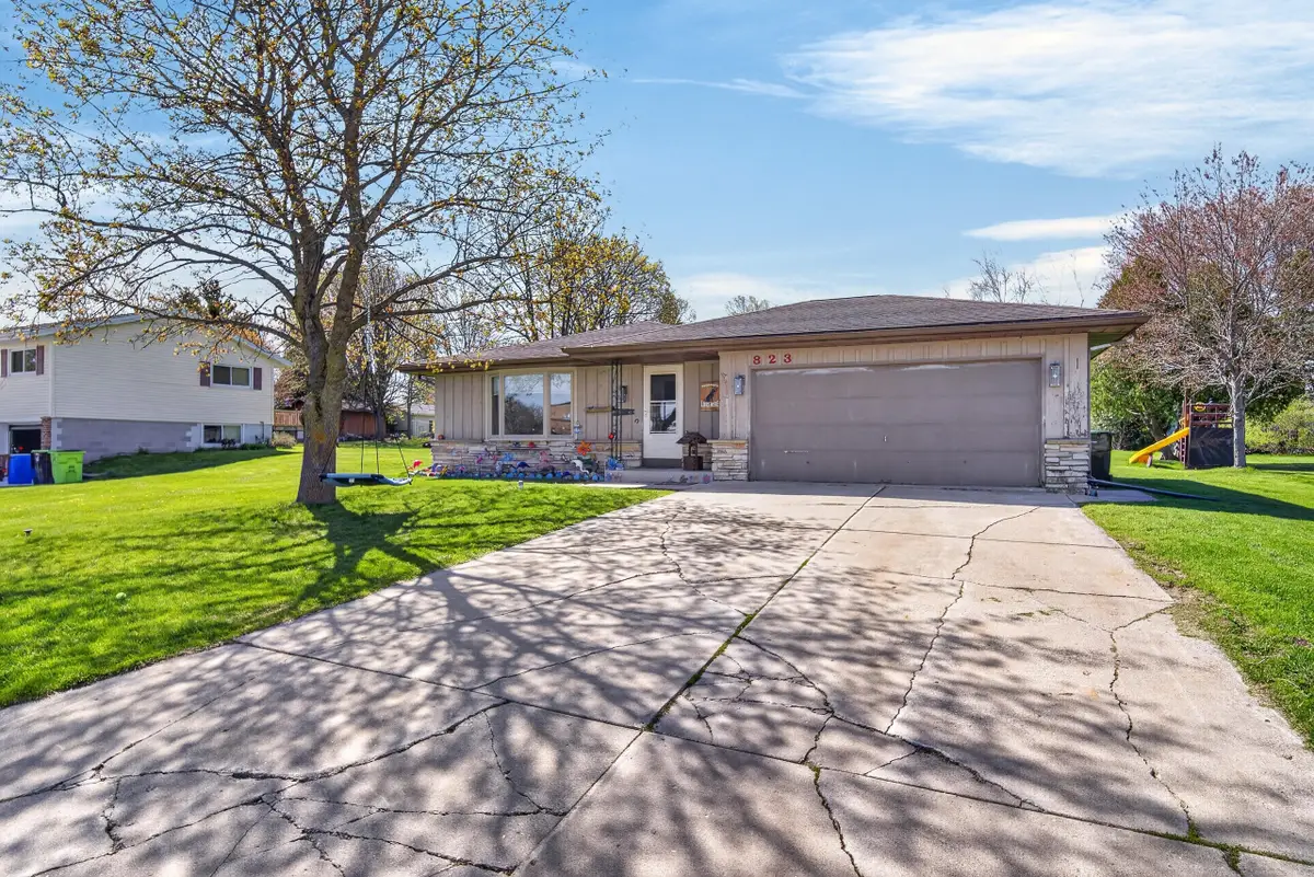 823 Tyler Rd, Howards Grove, WI 53083 - #1