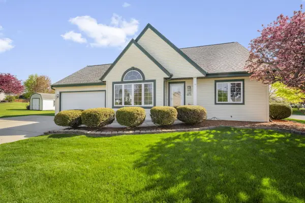W143N9776 Ridgewood Ln, Germantown, WI 53022