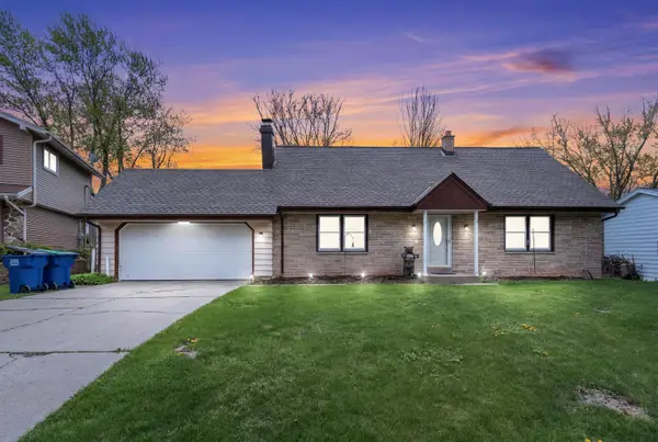 1666 Dellwood Ct, Grafton, WI 53024