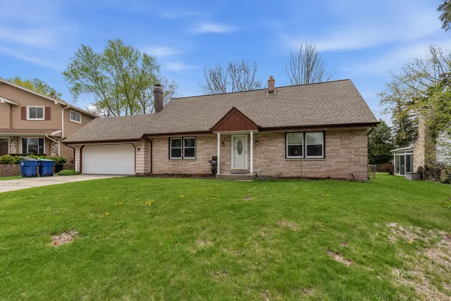 1666 Dellwood Ct, Grafton, WI 53024 - #2