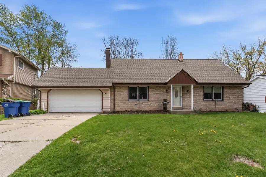 1666 Dellwood Ct, Grafton, WI 53024 - #3