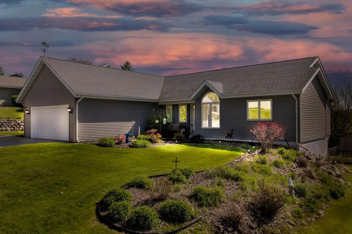 1801 Erin Ln, Waukesha, WI 53188 - #1