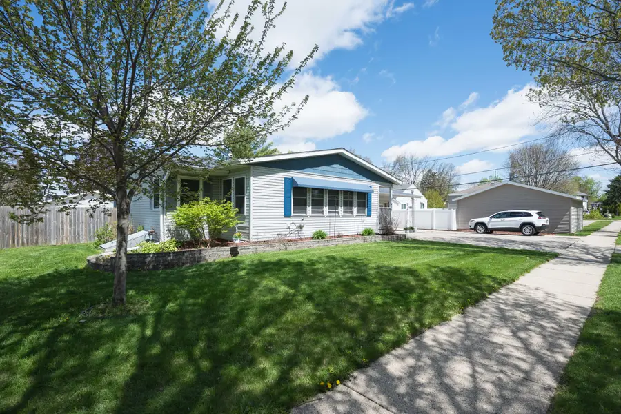403 W Washington St, Delavan, WI 53115 - #3