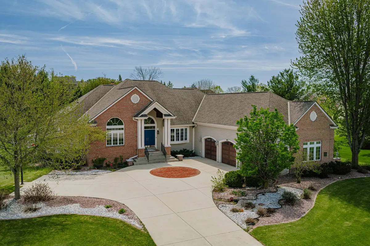 W251S5204 Poppy Fields Rd, Waukesha, WI 53189 - #1