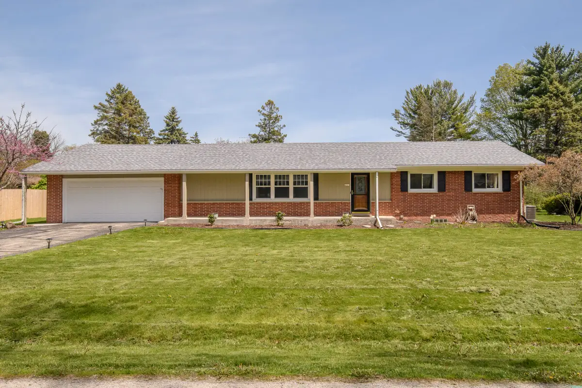 4221 Woodbury Ln, Mount Pleasant, WI 53403 - #1