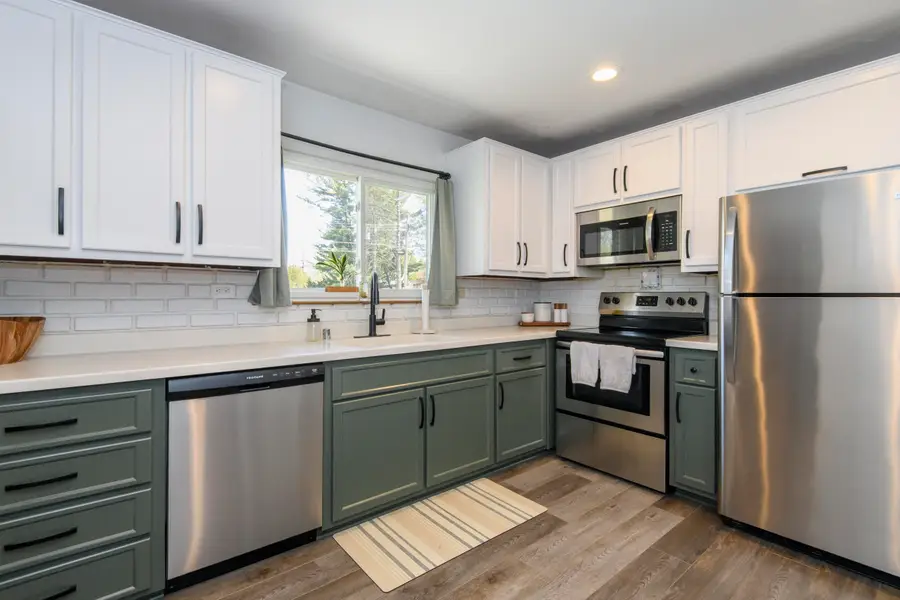 4221 Woodbury Ln, Mount Pleasant, WI 53403 - #2