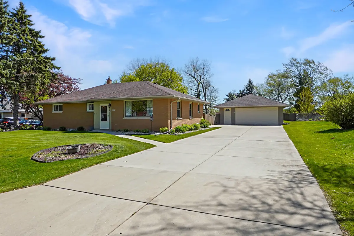 4266 S 78th St, Greenfield, WI 53220 - #1