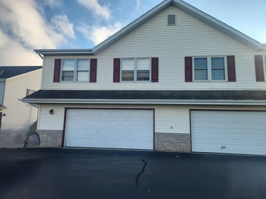 207 Nicholson Ave, South Milwaukee, WI 53172 - #3