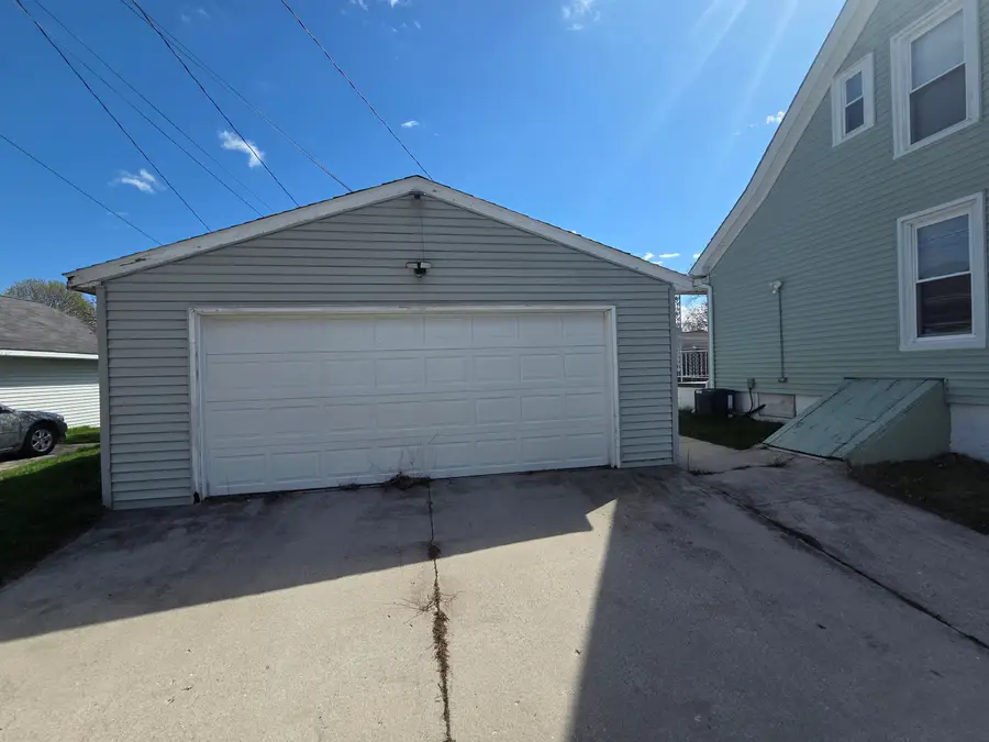2317 S 9th St, Sheboygan, WI 53081 - #2