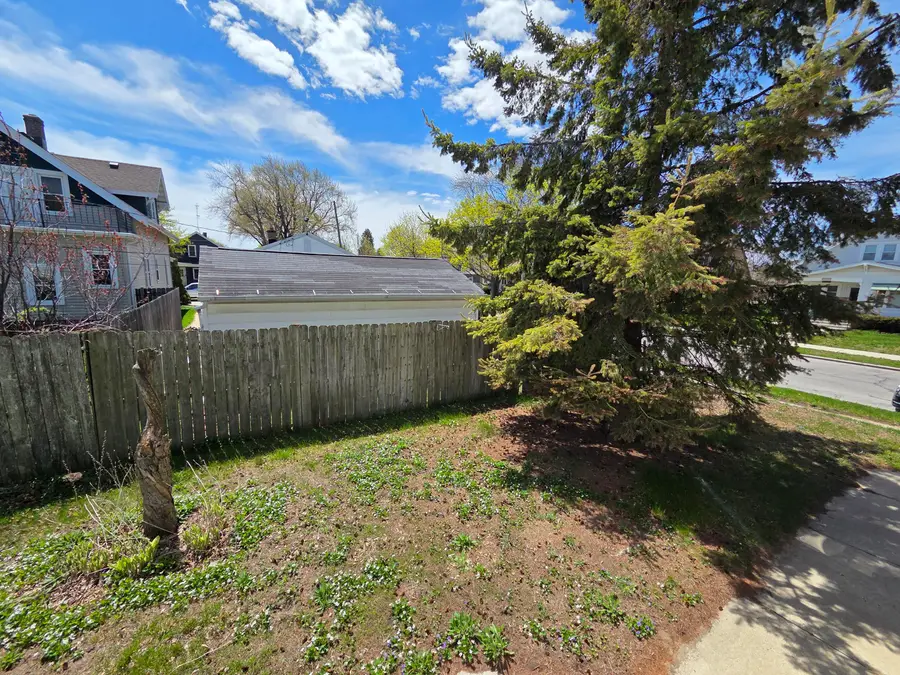 2317 S 9th St, Sheboygan, WI 53081 - #3