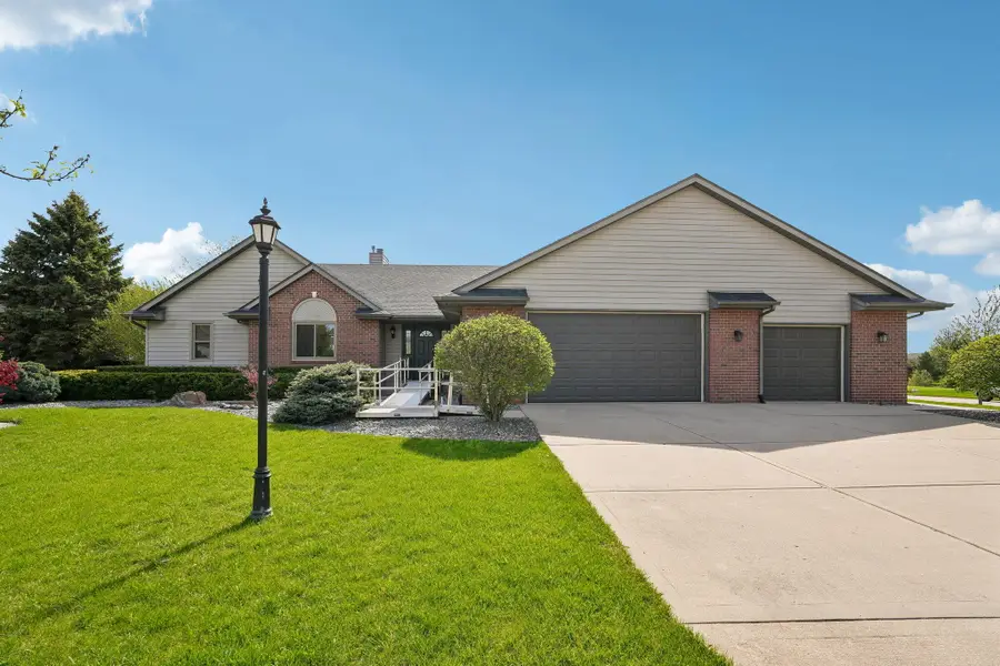 8108 East Ridge Dr, Pleasant Prairie, WI 53158 - #3