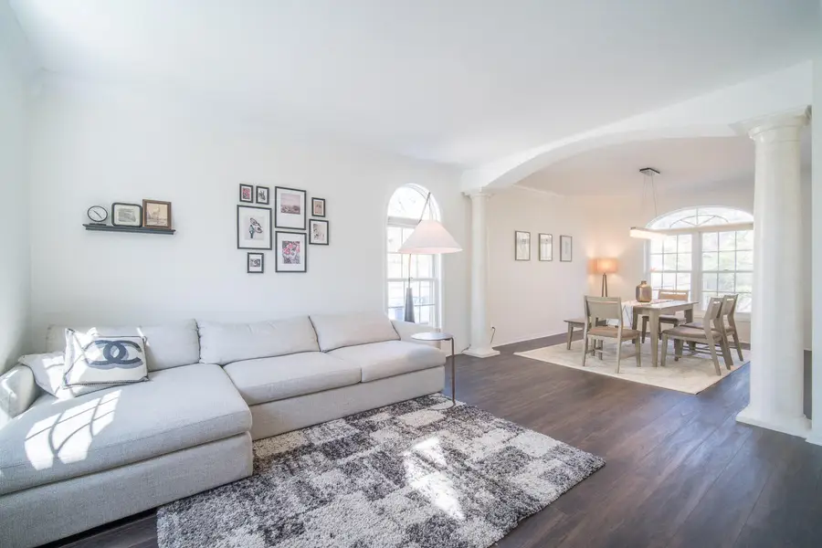 824 E Glen Ave, Whitefish Bay, WI 53217 - #2