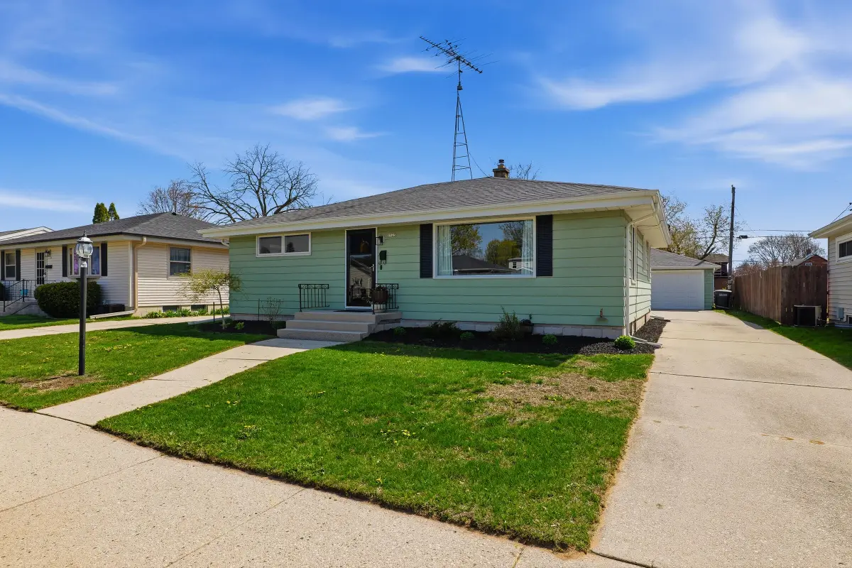 2725 S 11th St, Sheboygan, WI 53081 - #1