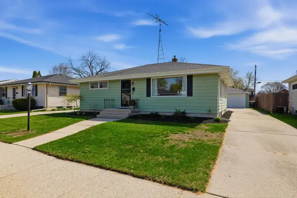 2725 S 11th St, Sheboygan, WI 53081