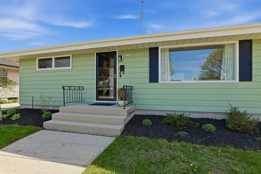2725 S 11th St, Sheboygan, WI 53081 - #2