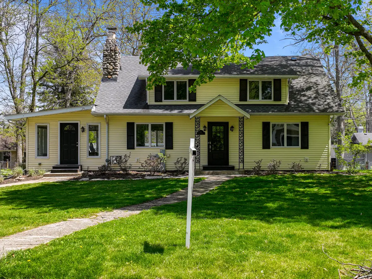 821 Van Slyke Dr, Fontana, WI 53125 - #1