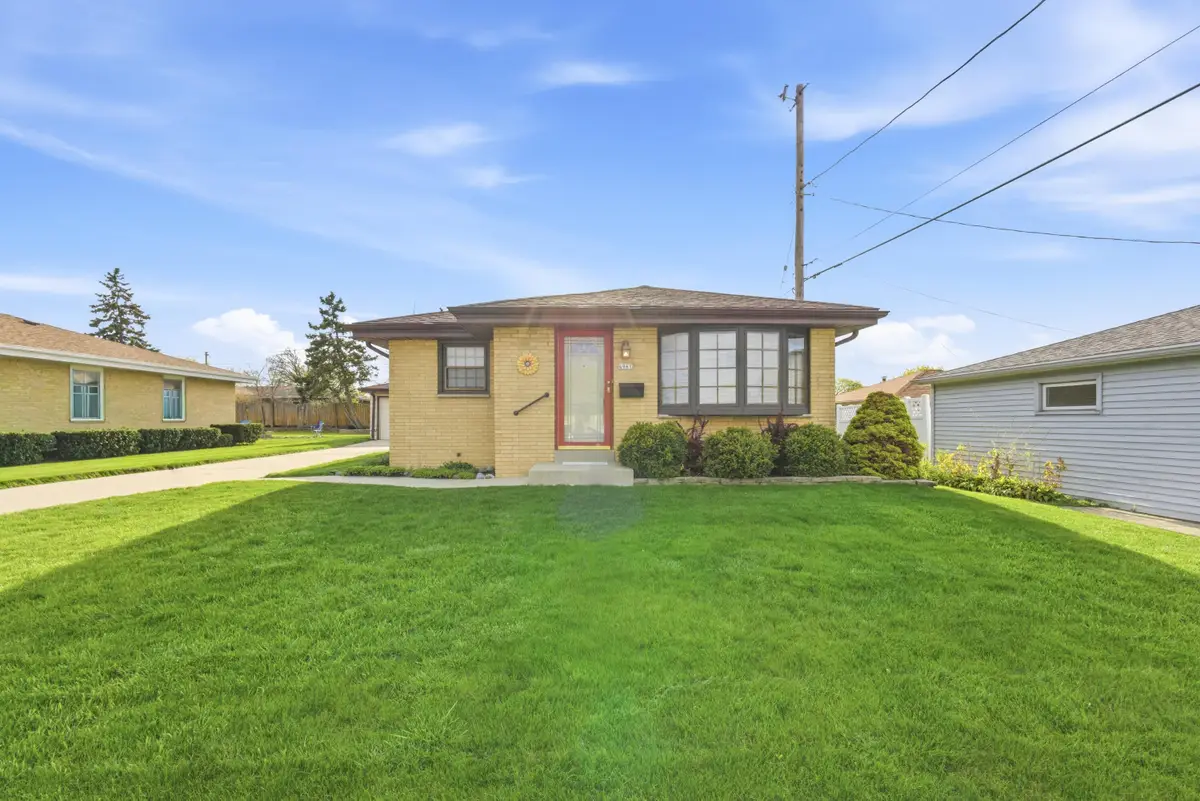 4961 S 24th St, Milwaukee, WI 53221 - #1