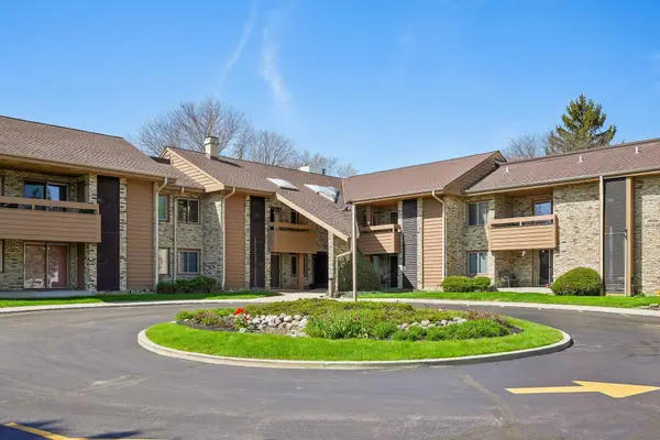 2101 W Good Hope Rd, Glendale, WI 53209