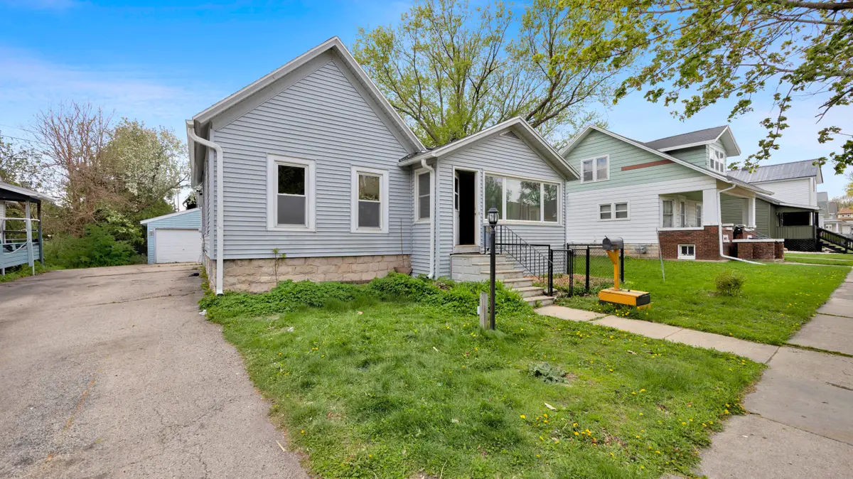 46 8th St, Fond Du Lac, WI 54935 - #1