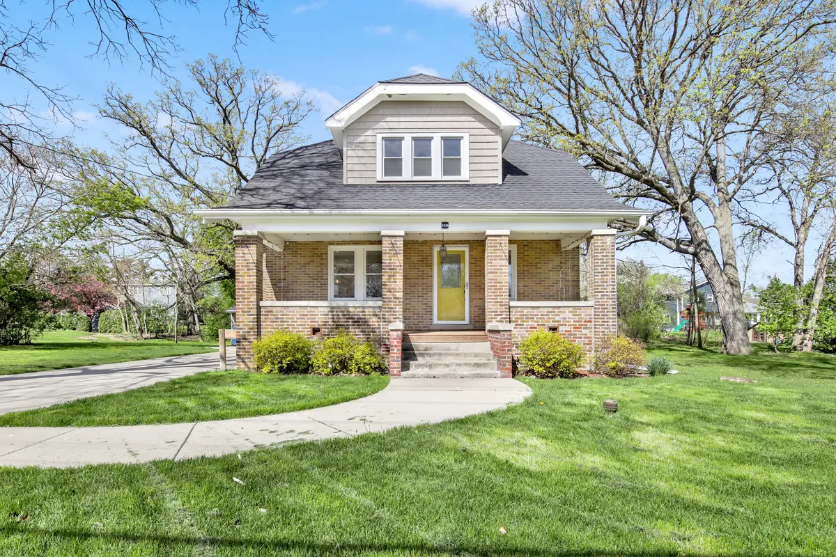 5075 S 35th St, Greenfield, WI 53221 - #1
