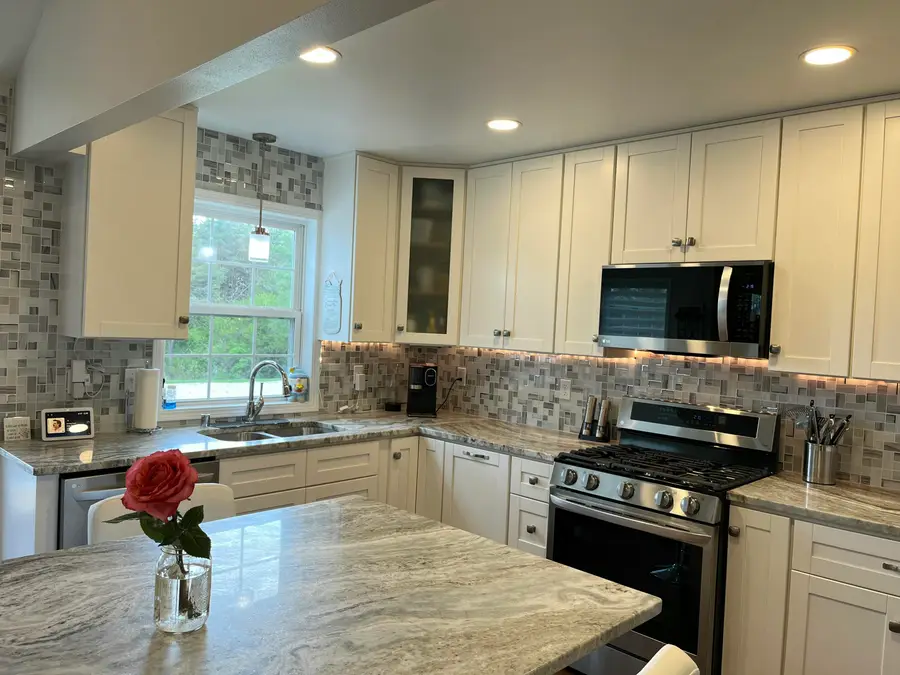 10155 W Oakwood Rd, Franklin, WI 53132 - #3