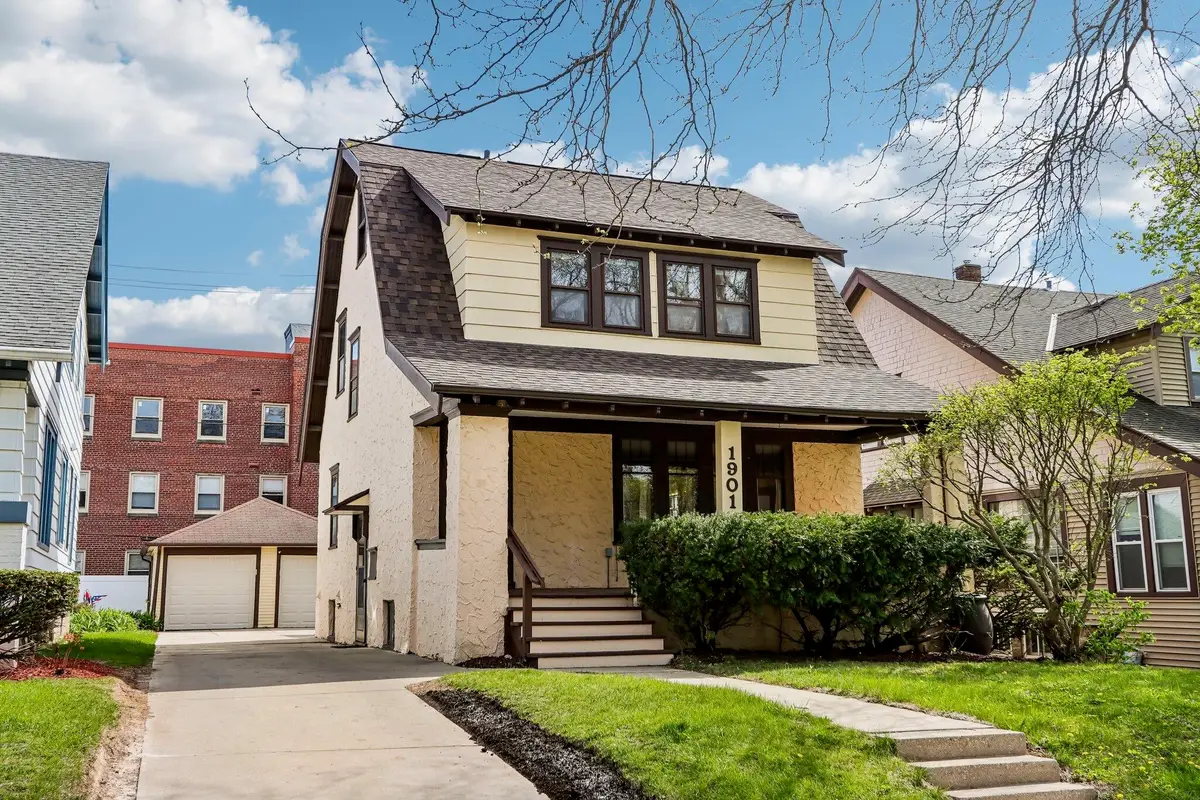 1901 E Elmdale Ct, Shorewood, WI 53211 - #1
