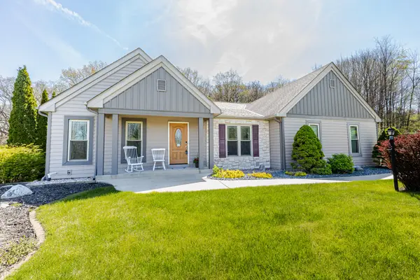 20805 W Windsor Dr, New Berlin, WI 53146