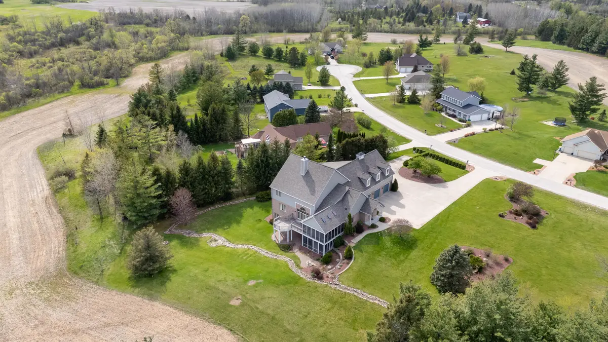 7636 Fairway Ln, Farmington, WI 53090 - #1