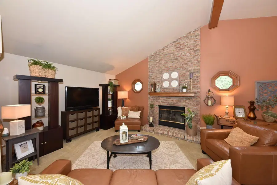 W154N7712 Pheasant Ln, Menomonee Falls, WI 53051 - #3