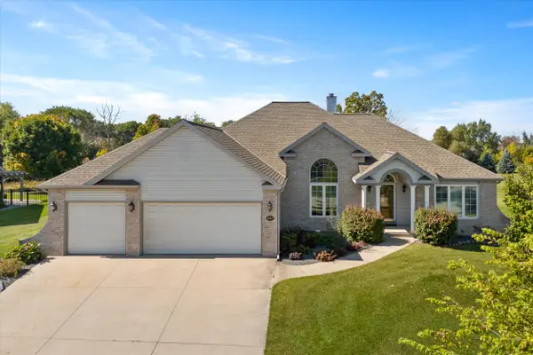 437 Emerald Hills Dr, Fredonia, WI 53021