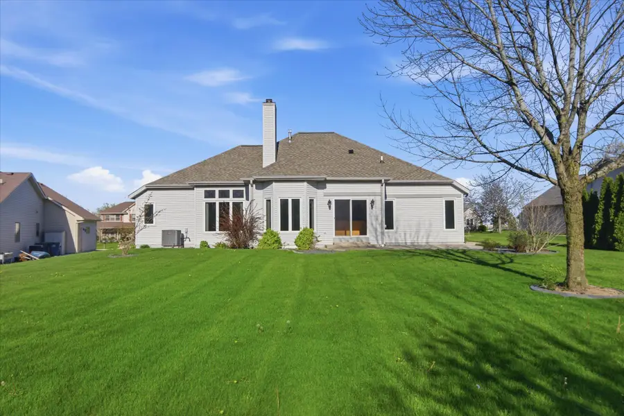 437 Emerald Hills Dr, Fredonia, WI 53021 - #3