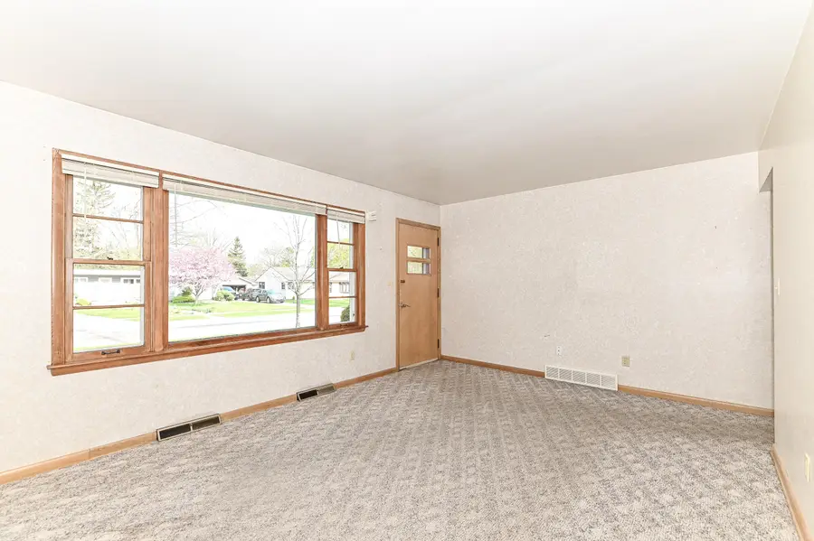 W168N8492 Jacobson Dr, Menomonee Falls, WI 53051 - #3