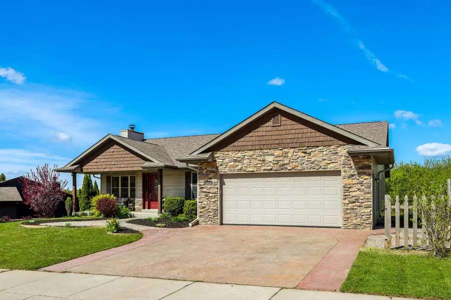 1640 Great Forest Dr, West Bend, WI 53090 - #2