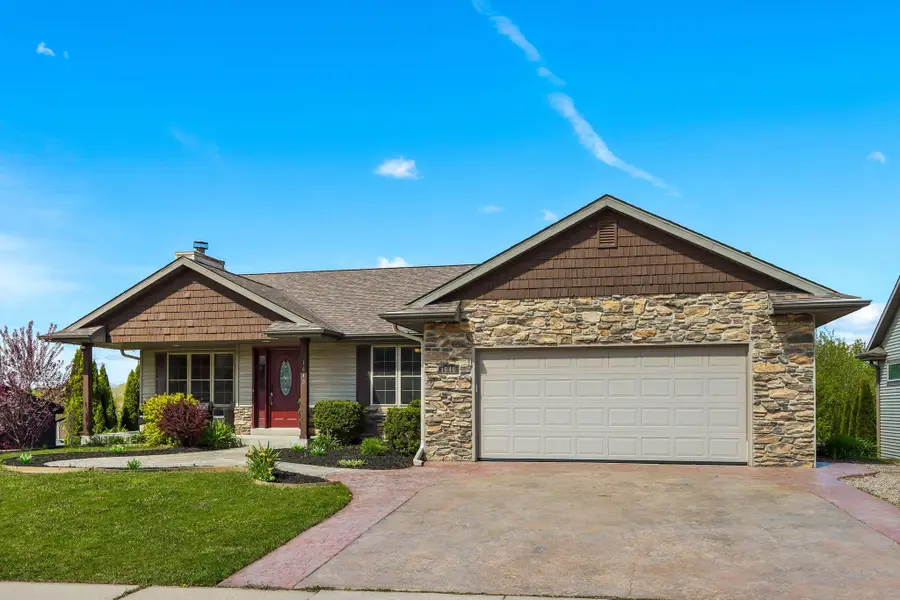 1640 Great Forest Dr, West Bend, WI 53090 - #3
