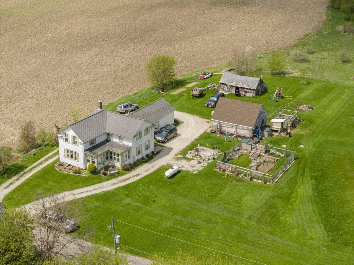 2830 Shady Lane Rd, Saukville, WI 53080 - #1