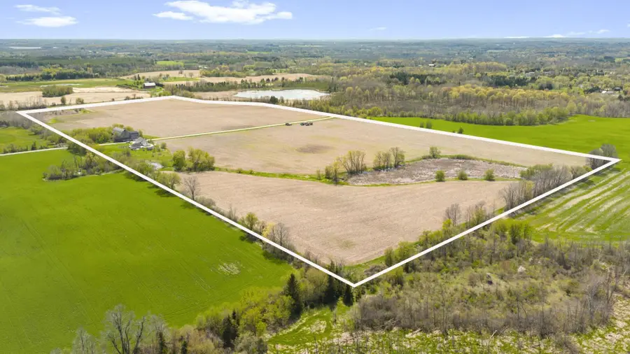 2830 Shady Lane Rd, Saukville, WI 53080 - #2