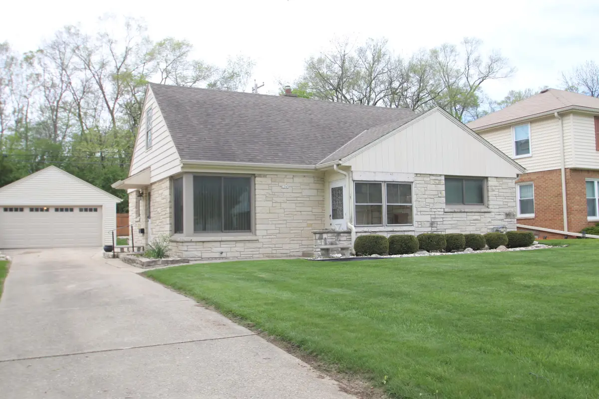 2345 N 103rd St, Wauwatosa, WI 53226 - #1