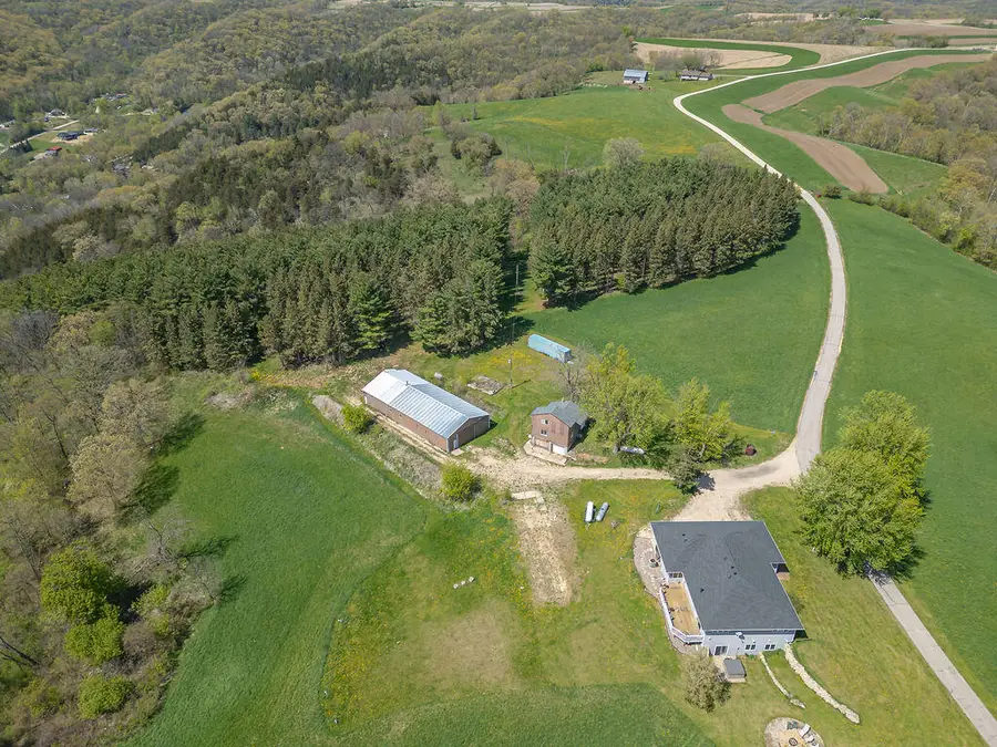 S3565 Rooster Ridge Ln, Fountain City, WI 54629 - #2