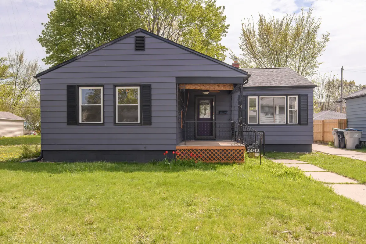 5042 N 19th Pl, Milwaukee, WI 53209 - #1