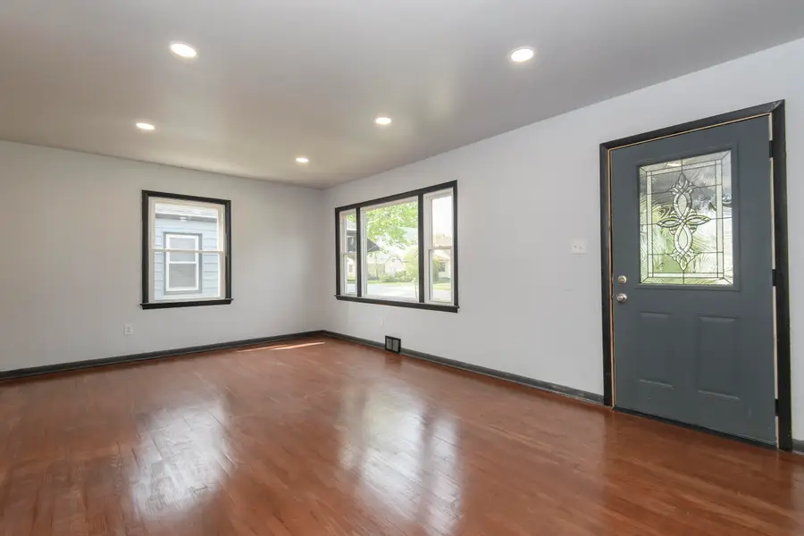 5042 N 19th Pl, Milwaukee, WI 53209 - #3