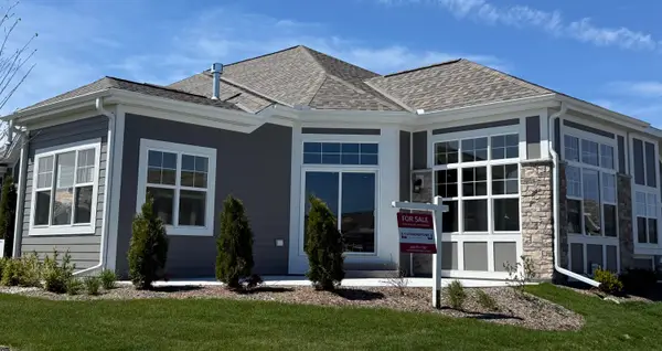 877 S Verona Cir, Grafton, WI 53024