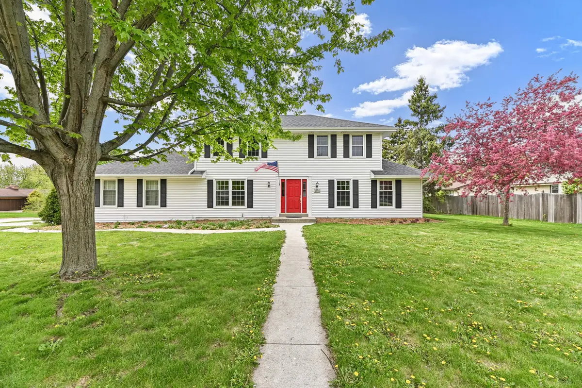4395 S Delphine Dr, New Berlin, WI 53151 - #1