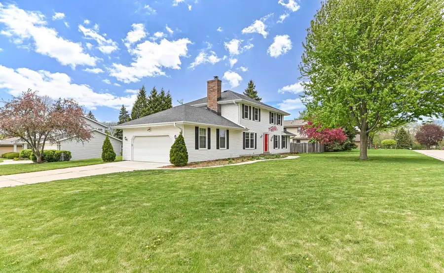 4395 S Delphine Dr, New Berlin, WI 53151 - #2