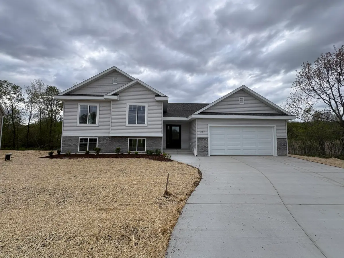 267 Cardinal Dr, Sullivan, WI 53178 - #1