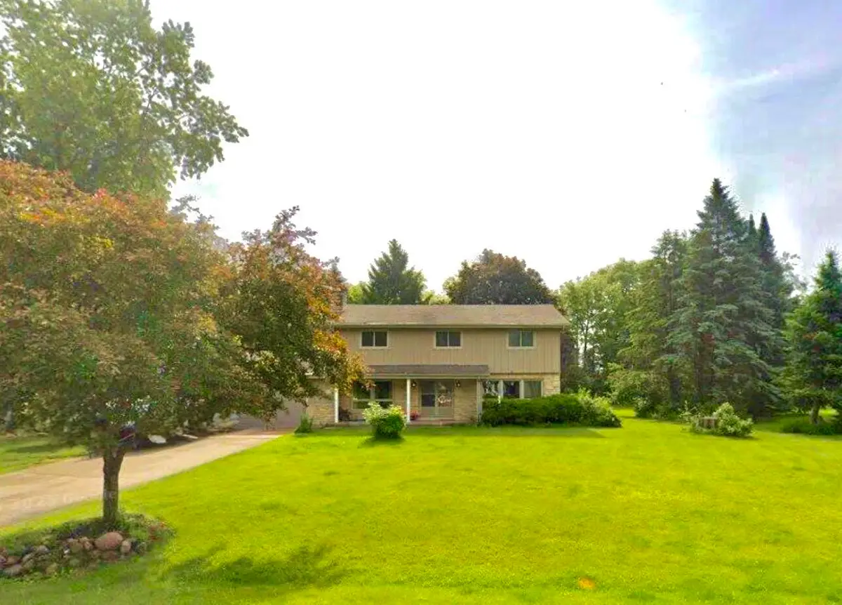 W360N7532 Thomas Dr, Oconomowoc, WI 53066 - #1