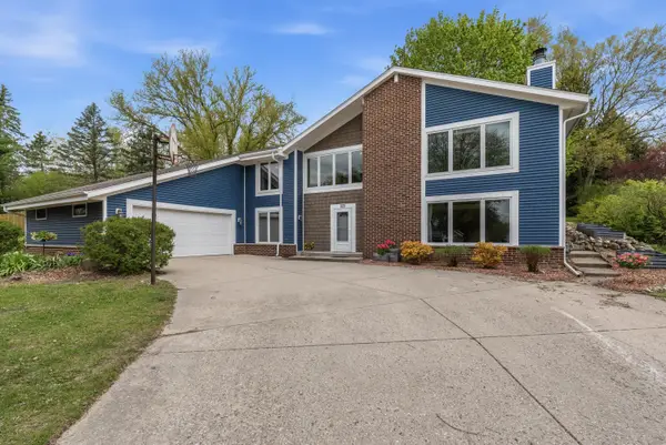 820 Crestwood Dr, Waukesha, WI 53188
